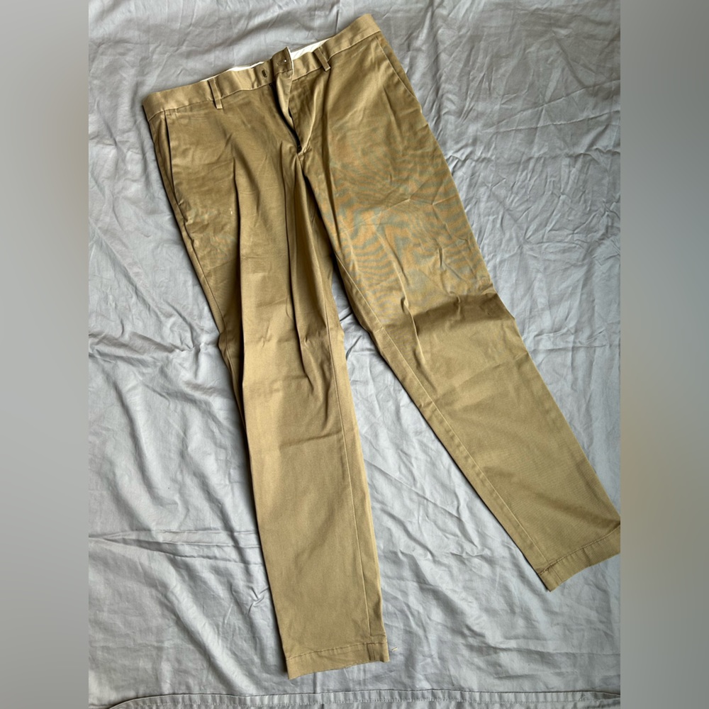Banana Republic Tapered Leg Khaki Pants, size 34x34